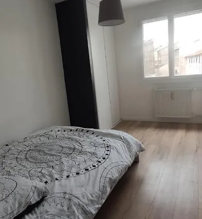 4 Personnes, Garage Prive, Balcon Appartement *